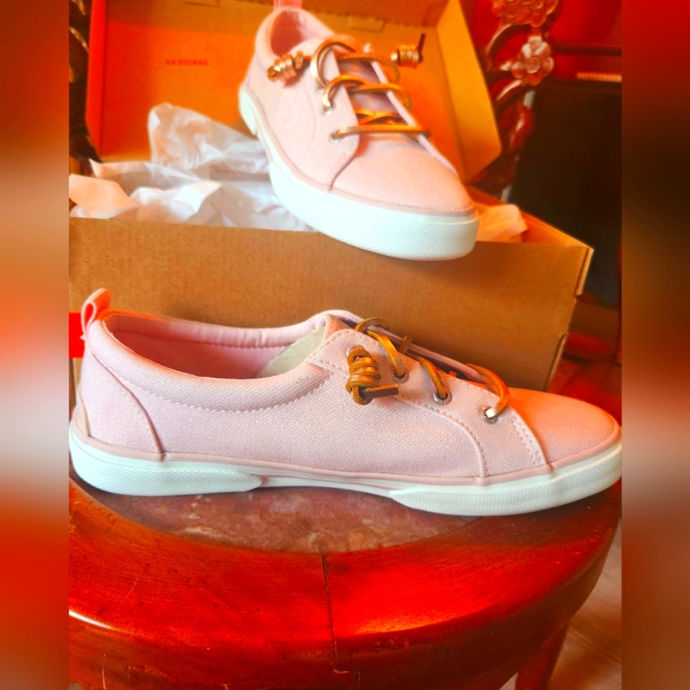 Sperry Sneaker, Size 8.5, Glam Pearl Pink  with Bronze Pink Wrap-Knot Lacing